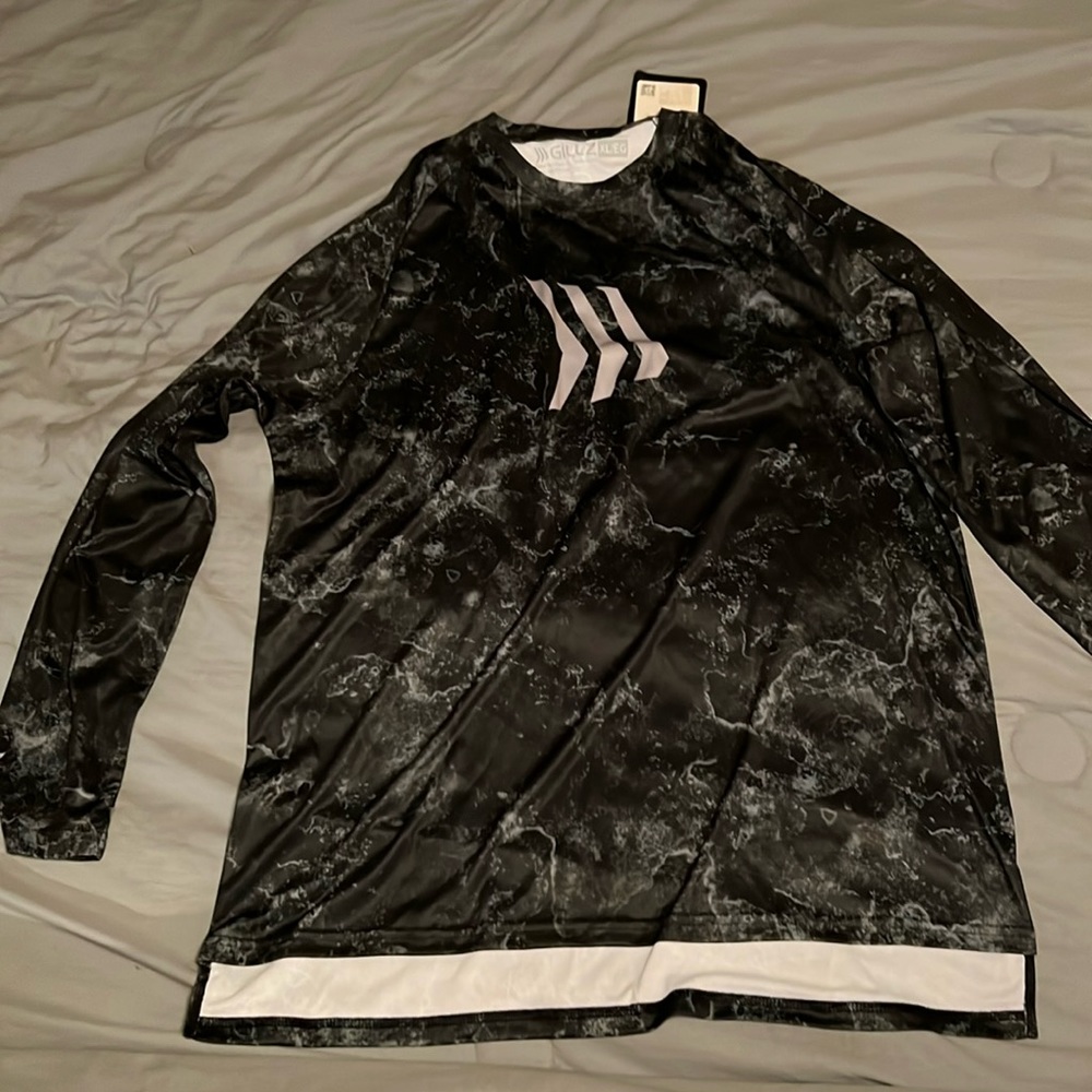 New with tags Gillz long sleeve t shirt